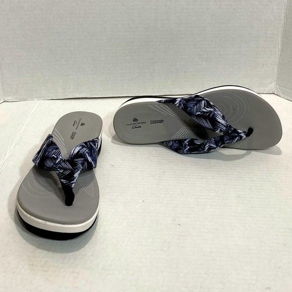 Cloudsteppers By Clarks || Woman’s sandals size 8 - Picture 2 of 7